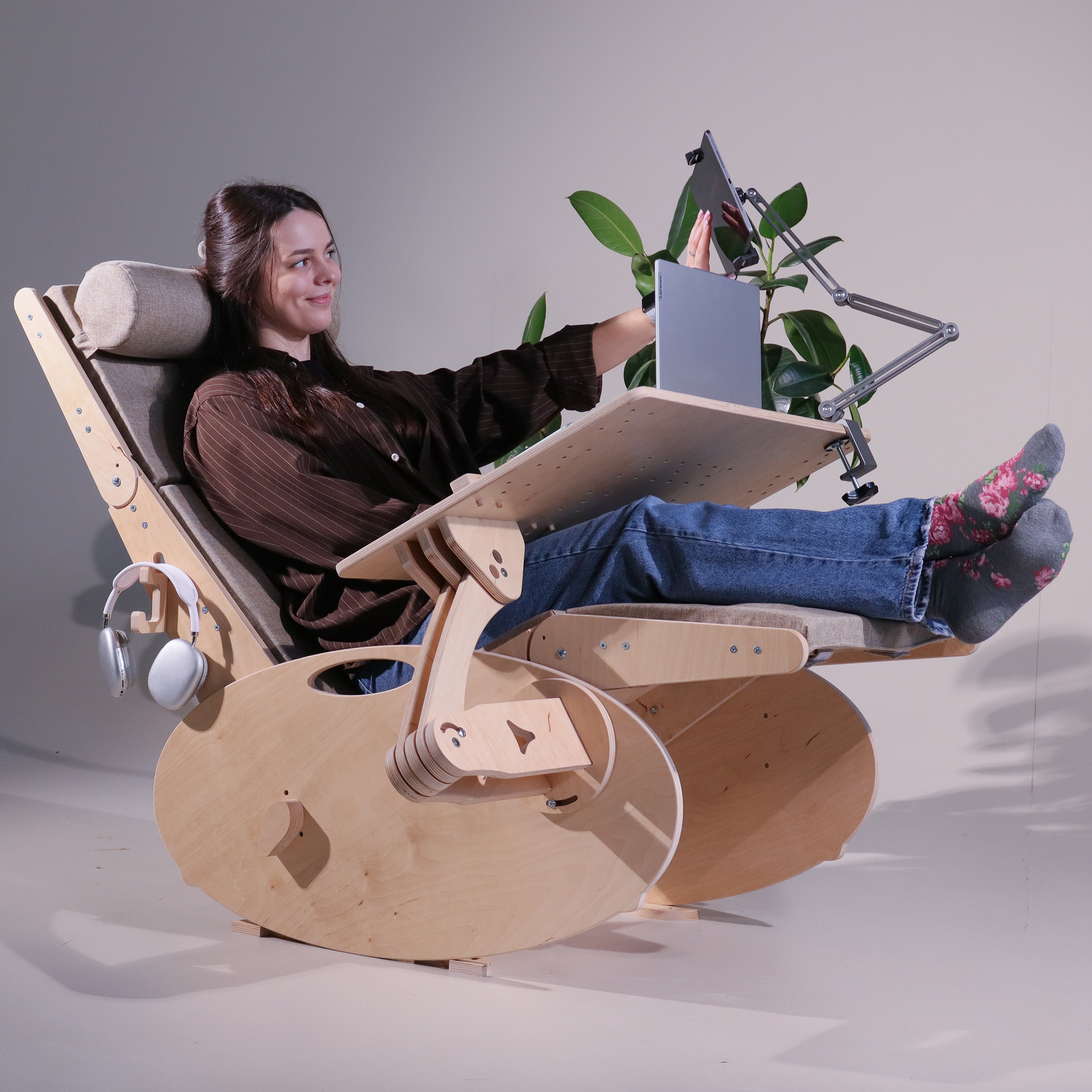 Zero Gravity Recliner with Laptop Desk | Plywood Workstation
