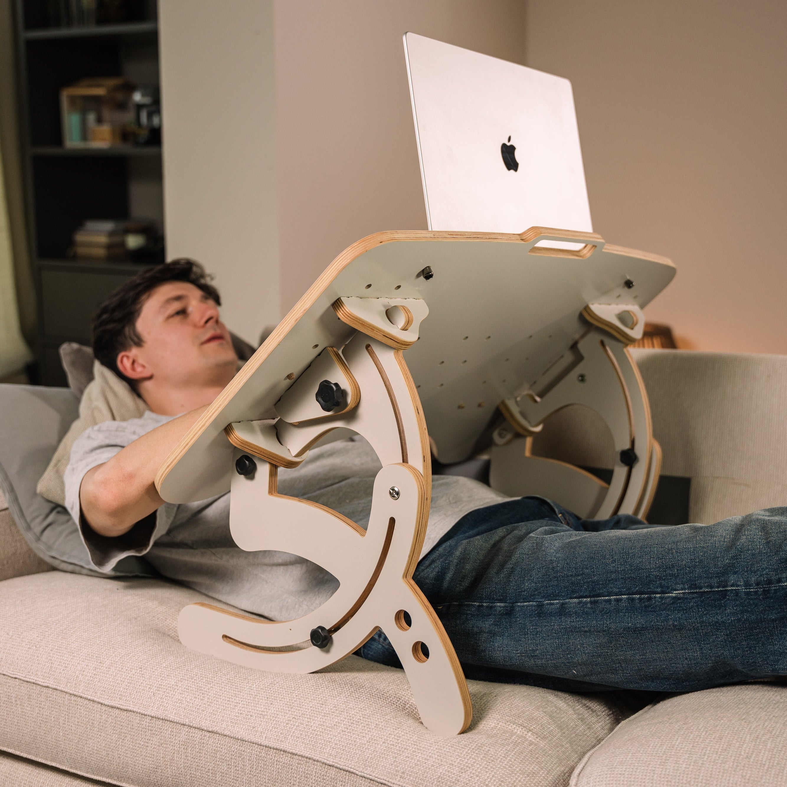 Laptop Desk for Bed: How to Choose the Right Setup for Working Comfortably