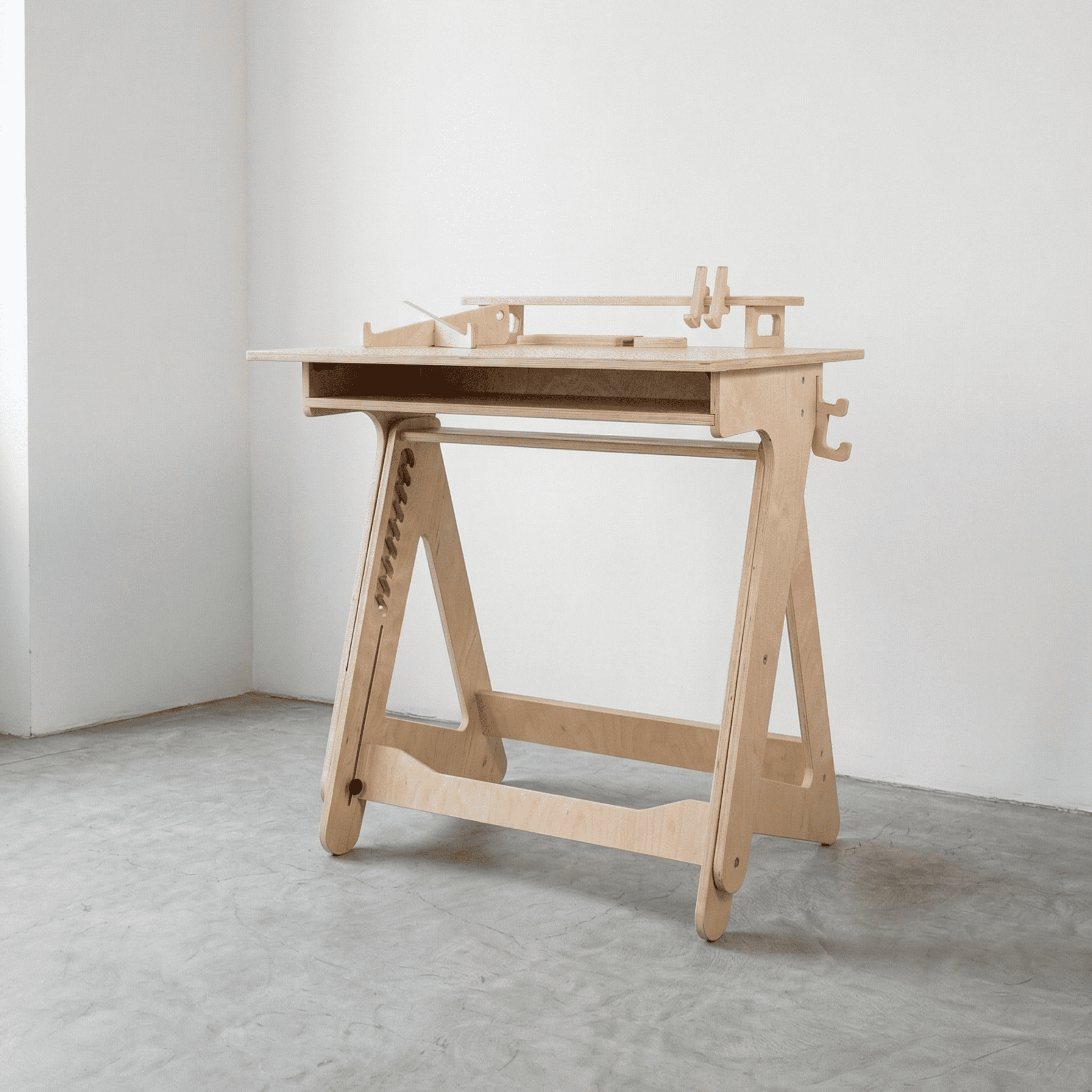 Standing & Adjustable Desks