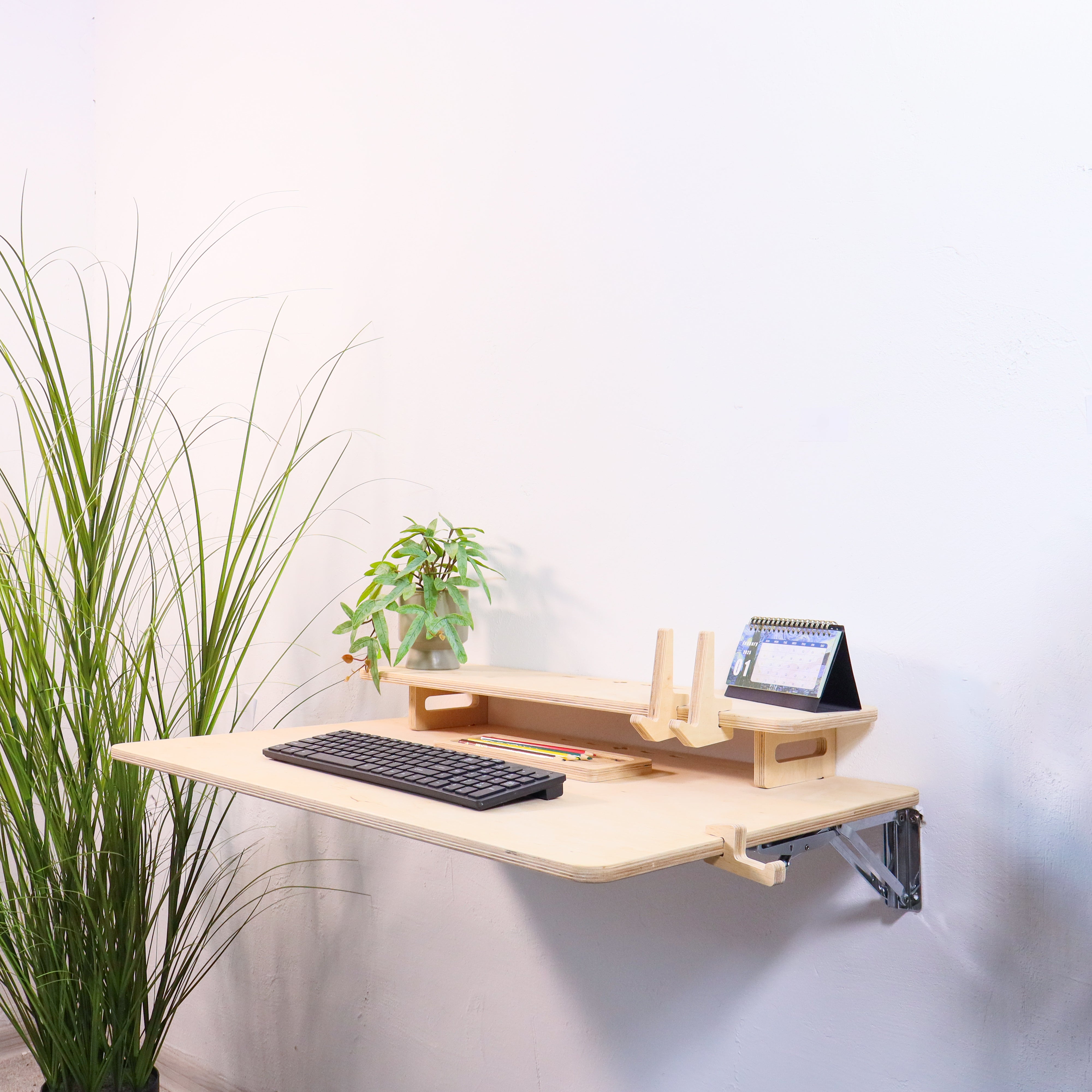 Wandmontierbarer Klappschreibtisch für kleine Räume und Home Office