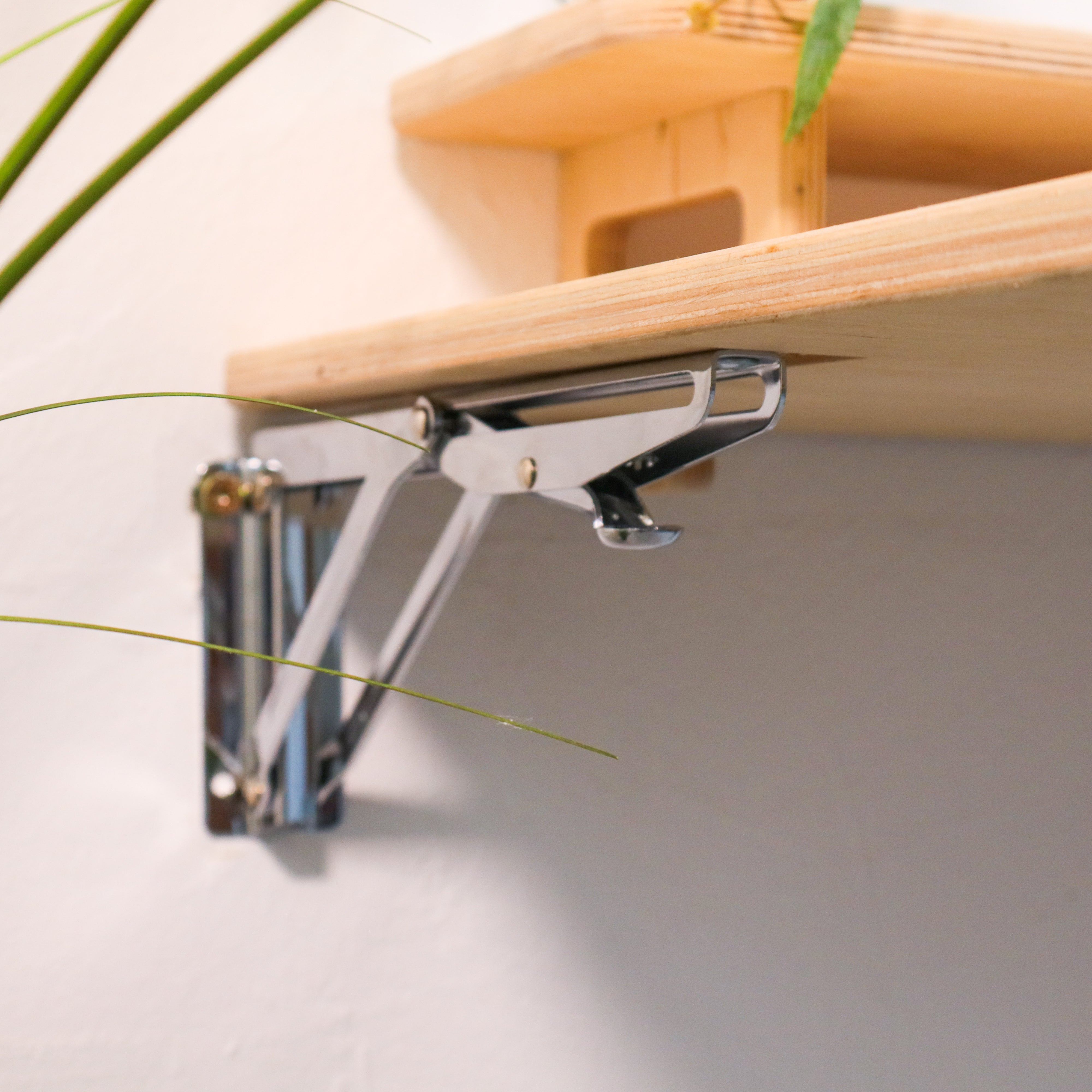Wandmontierbarer Klappschreibtisch für kleine Räume und Home Office