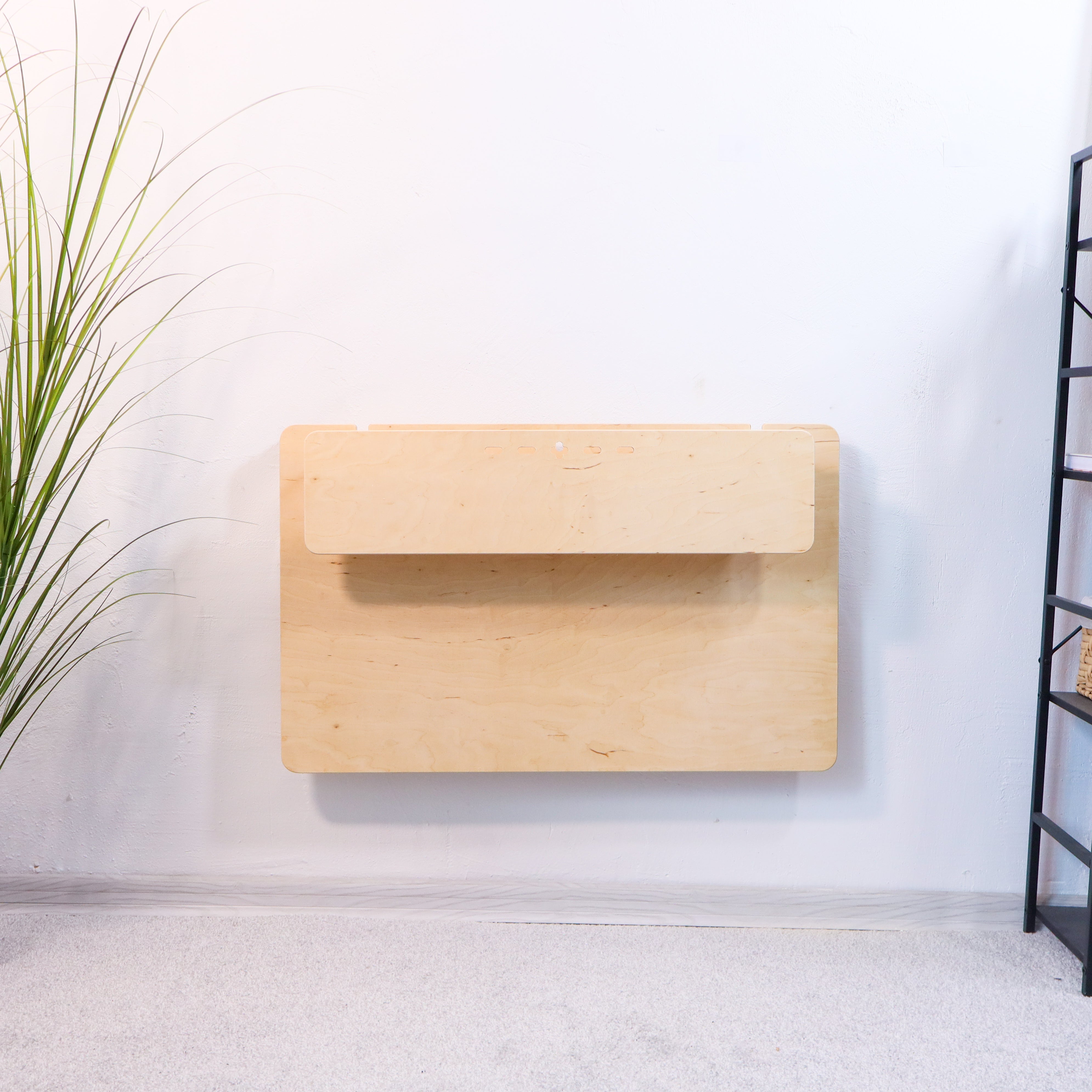 Wandmontierbarer Klappschreibtisch für kleine Räume und Home Office