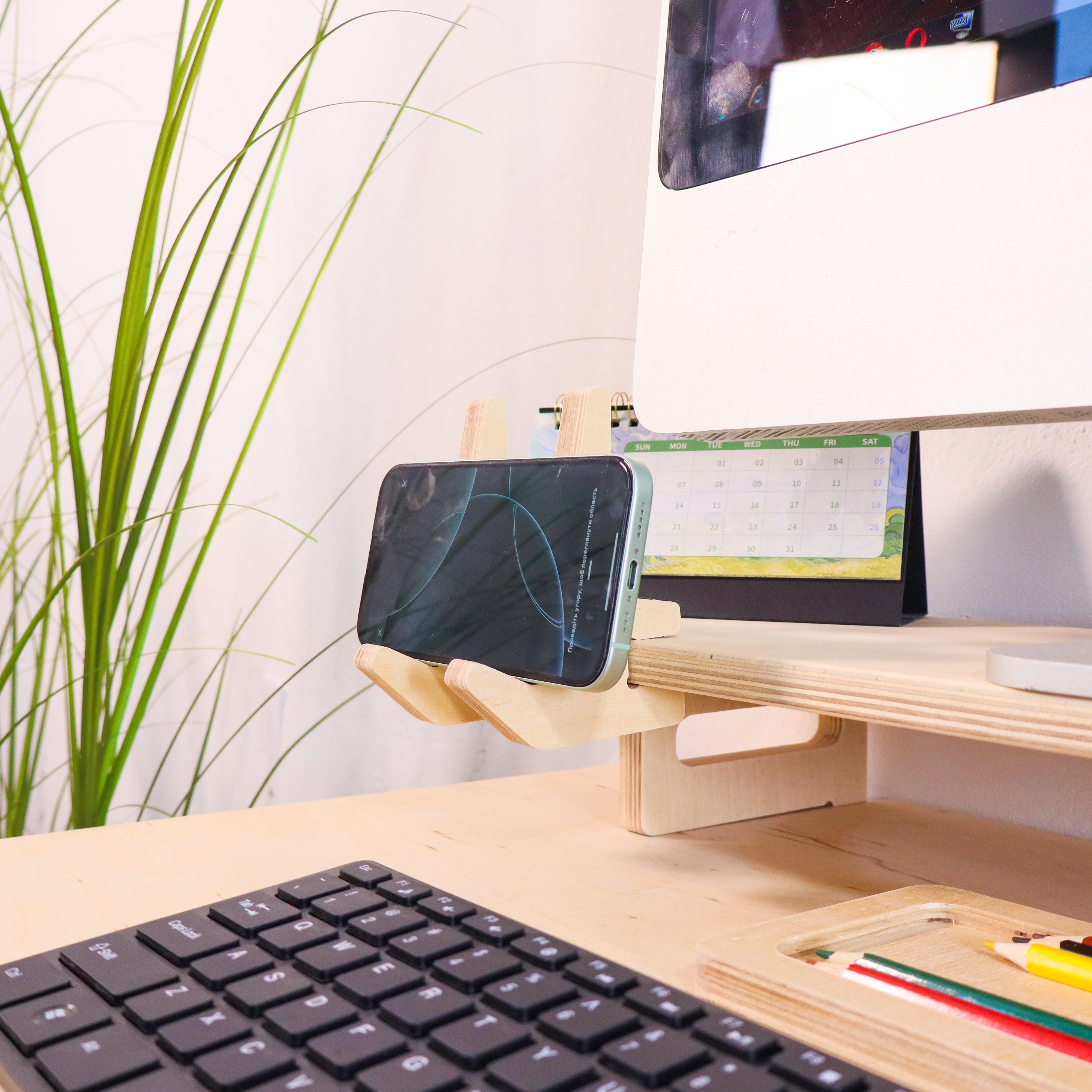 Wandmontierbarer Klappschreibtisch für kleine Räume und Home Office