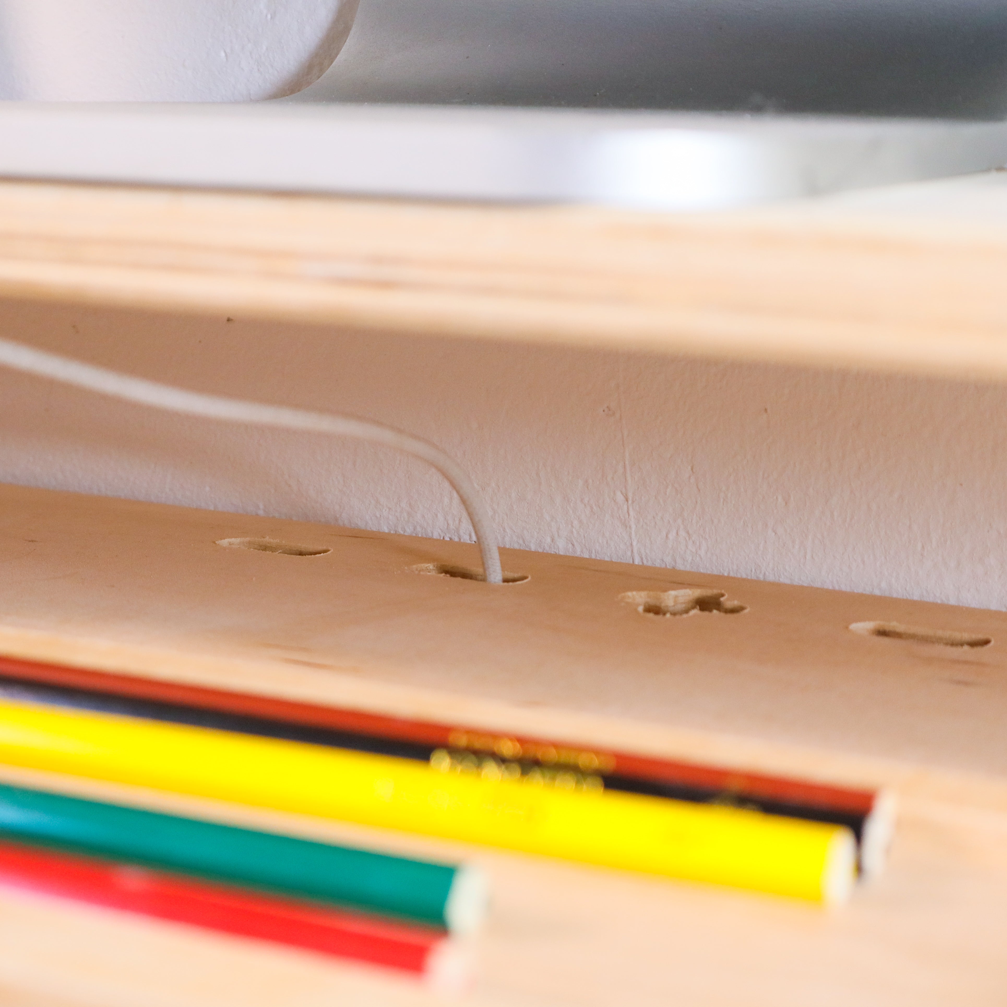 Wandmontierbarer Klappschreibtisch für kleine Räume und Home Office