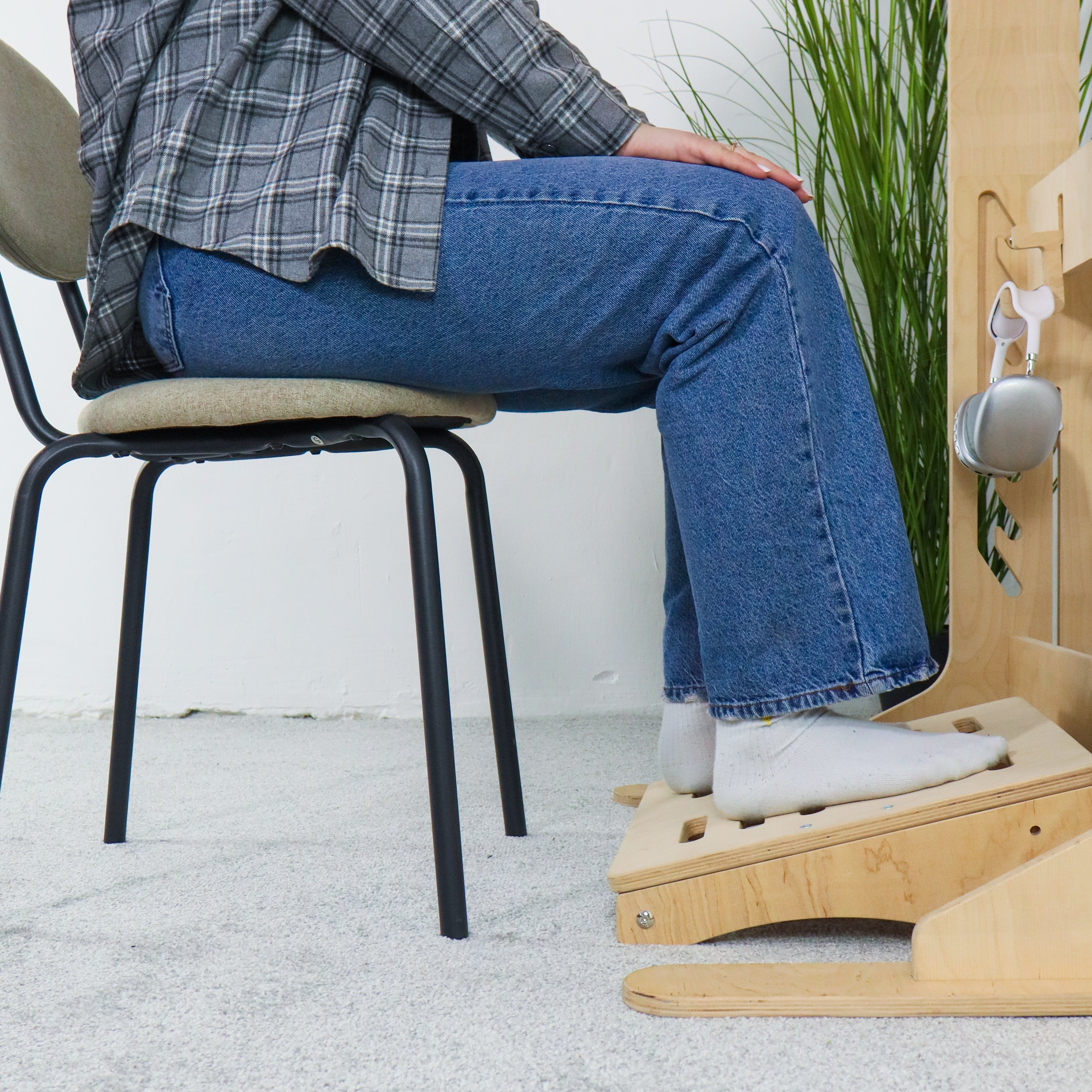 Adjustable Wooden Footrest for Desk with Three Tilt Angles