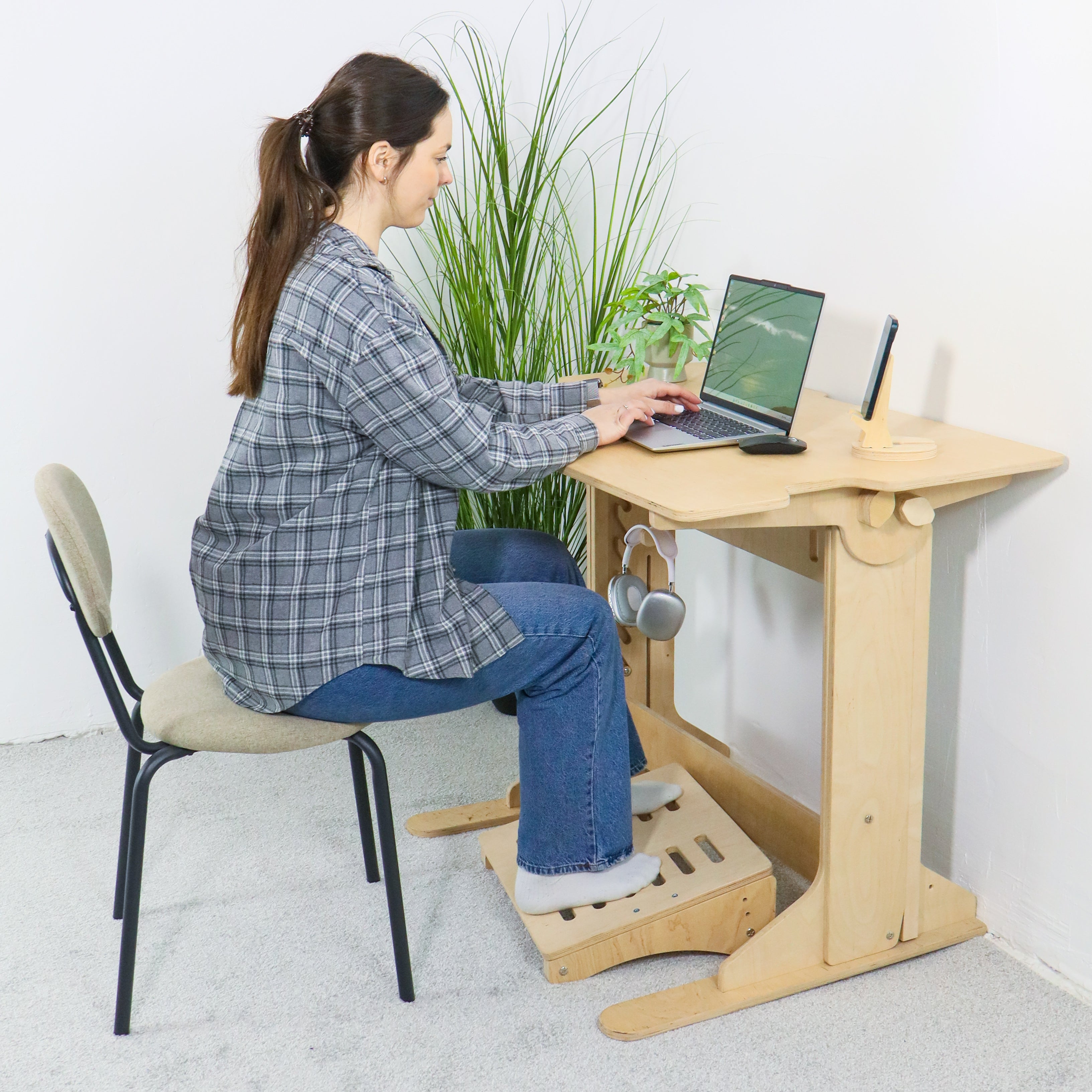 Adjustable Wooden Footrest for Desk with Three Tilt Angles