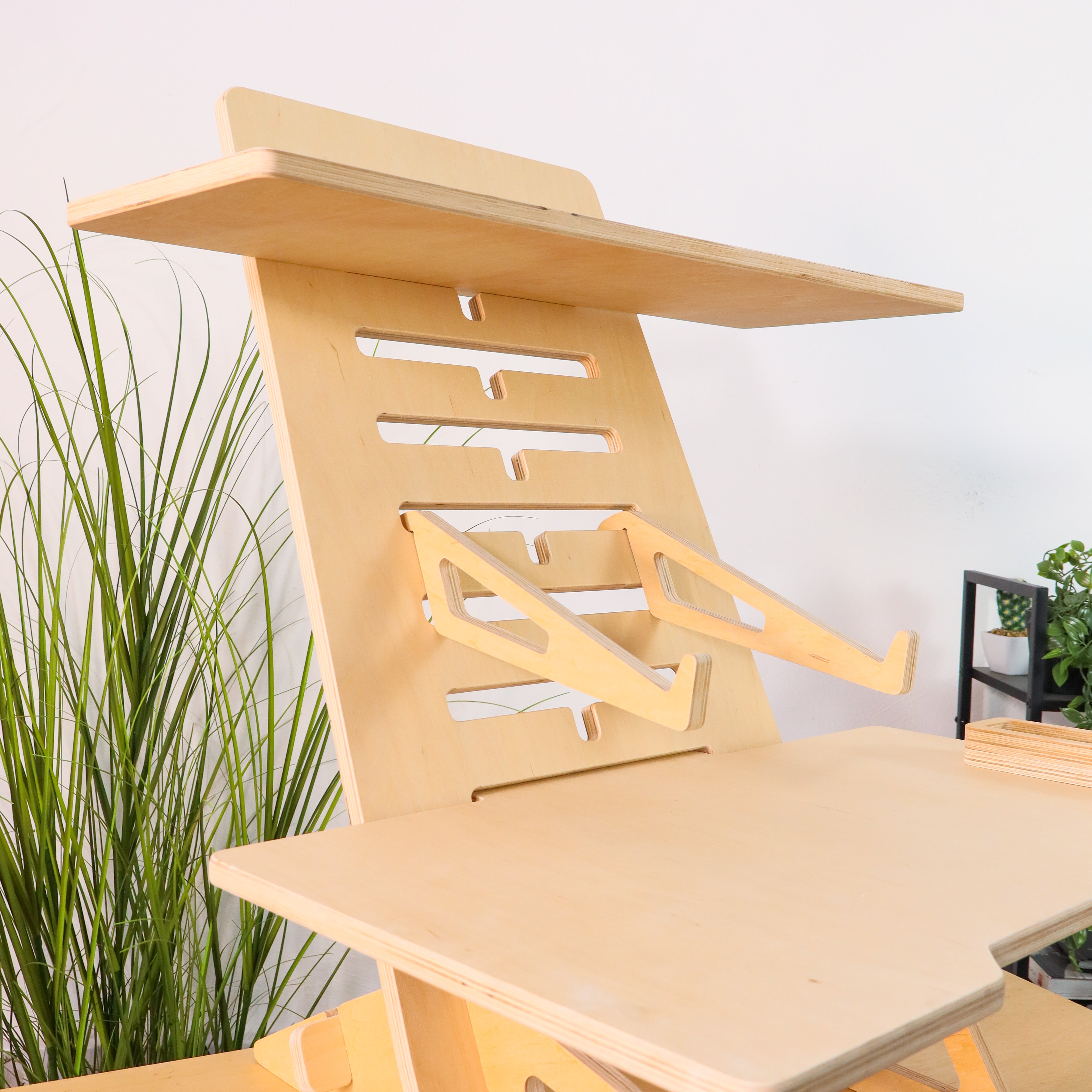 Tragbarer verstellbarer Stehschreibtisch für Laptops – Ergonomischer Arbeitsplatz aus Holz