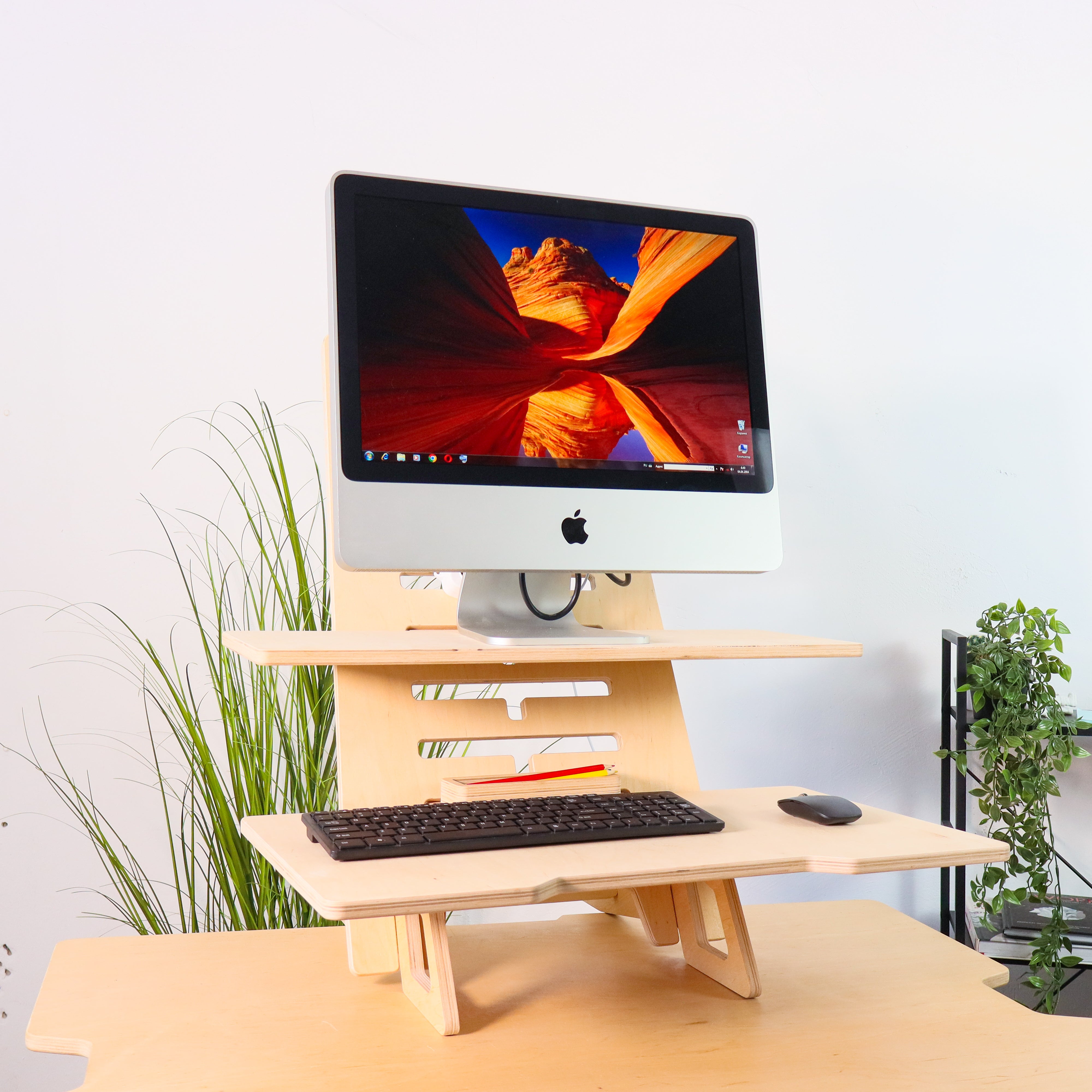 Tragbarer verstellbarer Stehschreibtisch für Laptops – Ergonomischer Arbeitsplatz aus Holz