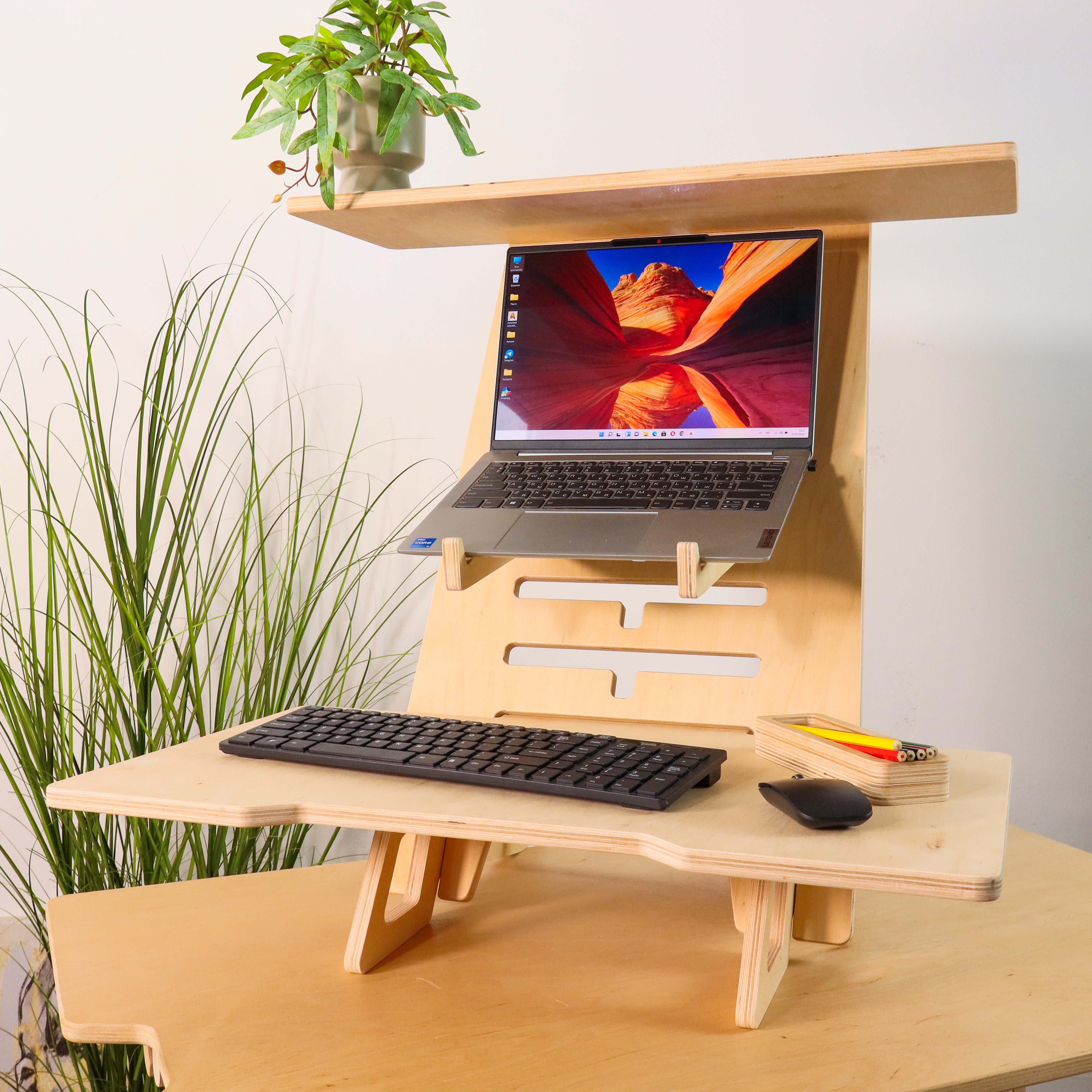 Tragbarer verstellbarer Stehschreibtisch für Laptops – Ergonomischer Arbeitsplatz aus Holz